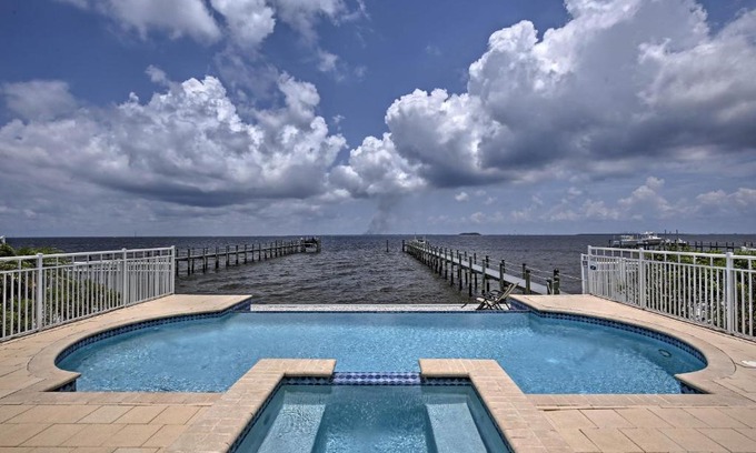 Apollo Beach House | Relaxing Waterfront Apollo Beach Home with Pool & Dock