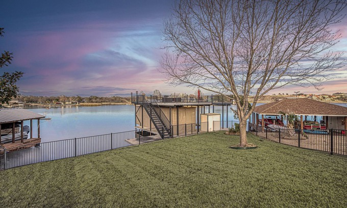 Granite Shoals House | Waterfront Getaway Hot Tub, Dock & Views