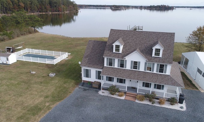 Cambridge Apartment | Cozy Waterfront Getaway with Hot Tub and Breakfast