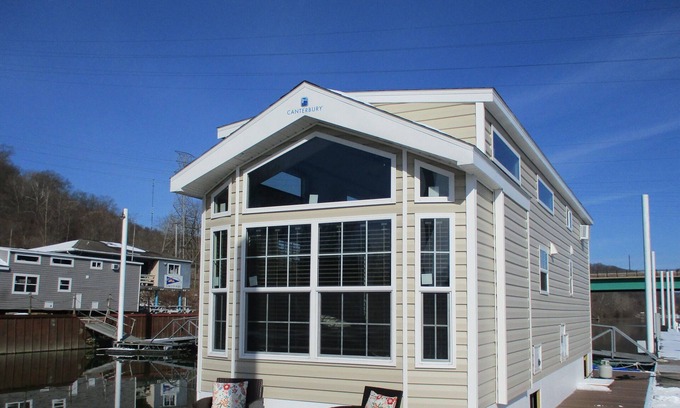 Bridgewater Boat Rental | Exceptional Floating Cottage Boat Near Pittsburgh River