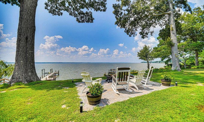 Bellamy Cottage | Enchanting Gloucester Cottage with Private Boat Dock