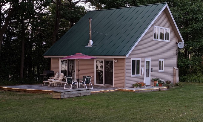 Moriah Center House | Exceptional Waterfront Guest House with Family-Friendly Amenities