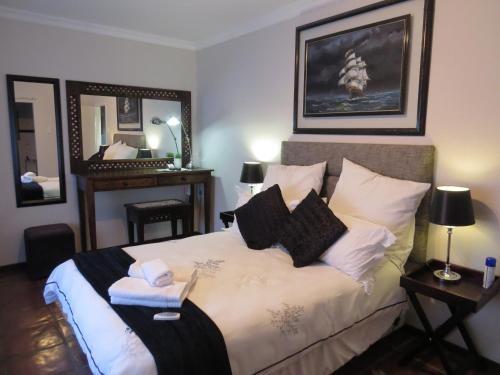 Upington House | Inviting Waterfront Guest House with Pool & Pet-Friendly Options