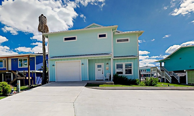 City-by-the Sea House | Waterfront Haven | City-By-The Sea | Dog-Friendly | Private Pool & Dock