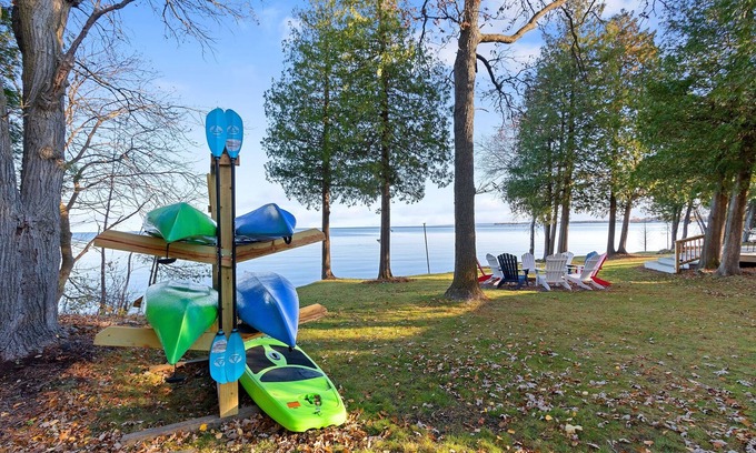 Little Sturgeon House | Tranquil Family Cottage with Breathtaking Lake Views