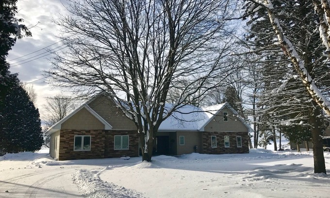 Escanaba House | Waterfront Retreat: Family-Friendly Home with Ocean Views