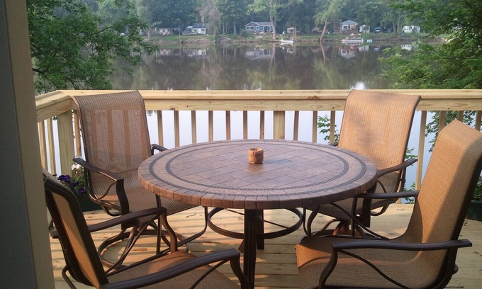 Belmont House | Discover J's Place on the River - Perfect for Families!