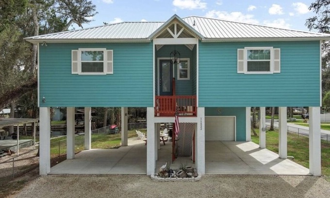 Homosassa House | Tranquil Waterfront Retreat in Old Homosassa - Pet Friendly