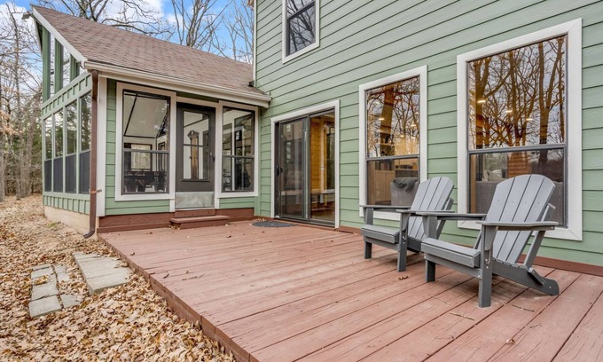 Wills Point House | Scenic Waterfront Home at Lake Tawakoni with Pool & Views