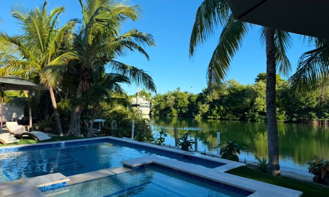 Marathon House | Waterfront 2-Bedroom Retreat with Private Dock & Ocean View