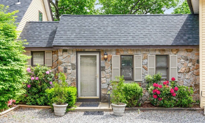 Holderness House | Exclusive Waterfront Retreat on Squam Lake - 10/10 Rating