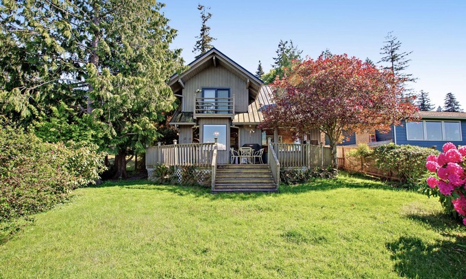 Langley Cabin | Scenic Waterfront Home on Saratoga Passage with Sauna & Deck