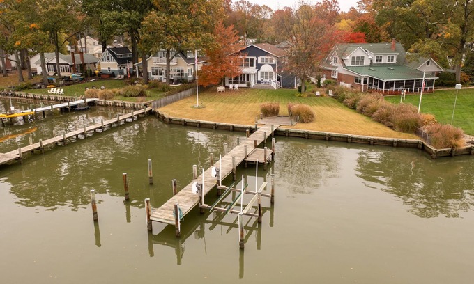 Shady Side House | Charming Waterfront Home on Chesapeake Bay with Ocean View