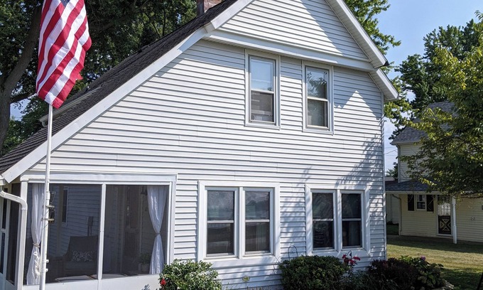 Gypsum House | Waterfront home on the Sandusky Bay. Nice fishing spot close to Cedar Point.