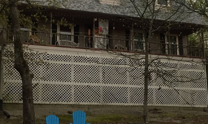 Eufaula House | Waterfront Retreat: Guest Rated 9.8 with Private Dock