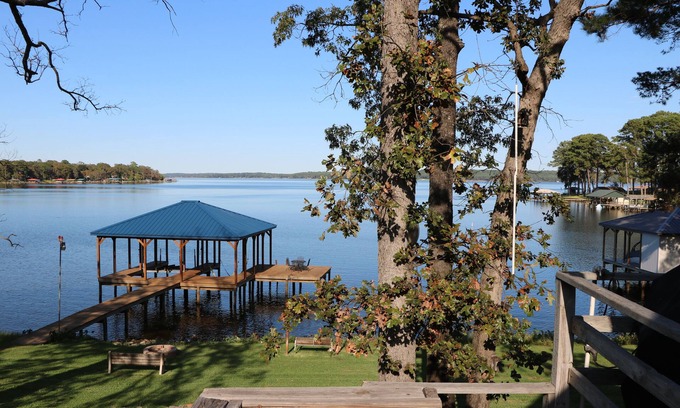 Chandler House | Serene Lake Palestine Retreat with Ocean & Lake Views