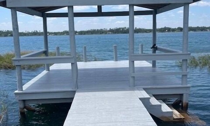 Clarksville House | Waterfront Silver Lake Escape Near Blue Springs & Caverns