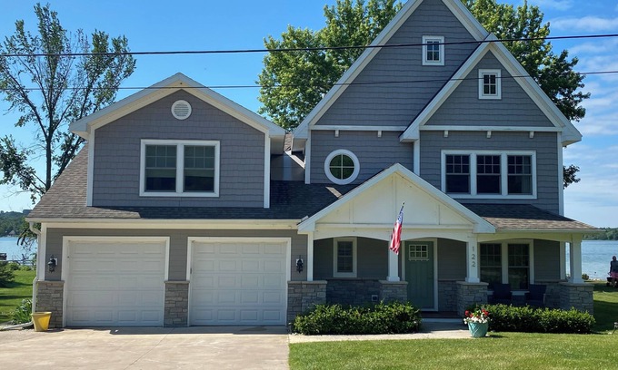 Petoskey House | Relaxing Waterfront Retreat on Beautiful Round Lake