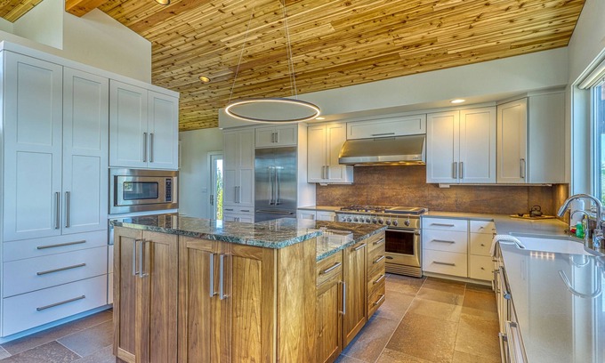 Southworth House | Cozy Waterfront Retreat with WiFi & Pool Near Ferry Access