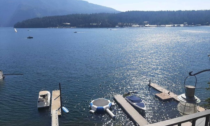 Bayview House | Guest Rated 10/10: Family Haven with Lake Views in Bayview