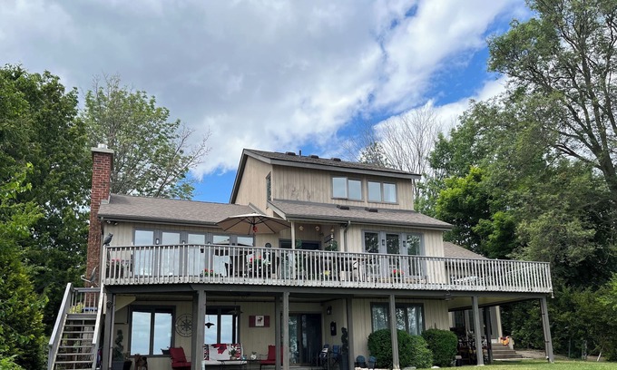 Georgian Bluffs House | Inviting Waterfront Home with Hot Tub near Cobble Beach Resort