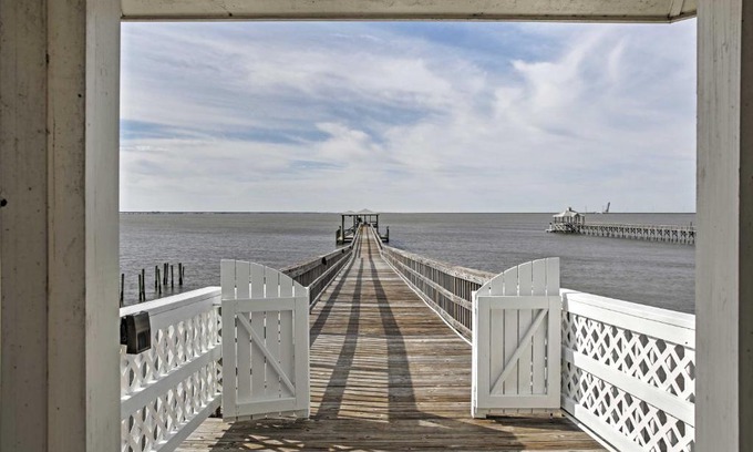 Slidell House | Waterfront Retreat with Dock - Family & Pet-Friendly Stay