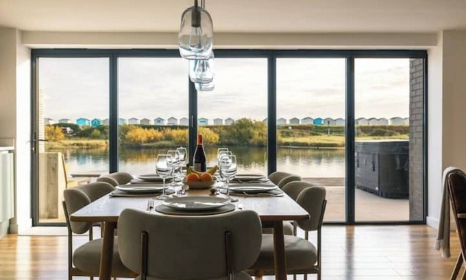 Lancing Apartment | Waterfront home with hot tub/sauna
