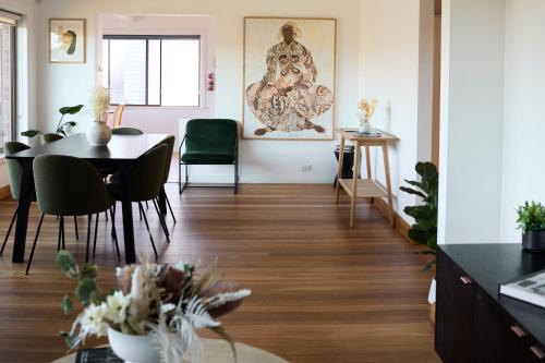 Rose Bay Apartment | Scenic Waterfront Retreat with Spa and Mountain Views