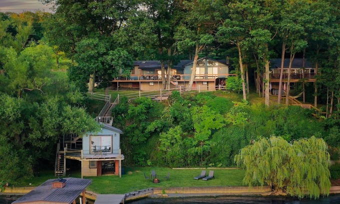 Burdett House | Scenic Waterfront Home on Seneca Lake with Pool & Breakfast