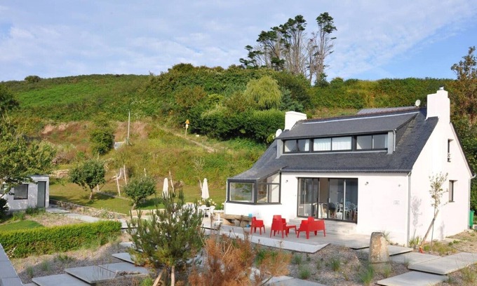 Plouarzel House | Waterfront house
