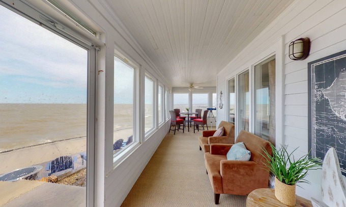 Huron House | Ideal Waterfront Huron Lake House Near Cedar Point Attractions