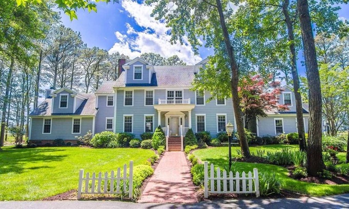 Berlin House | Scenic Waterfront Estate: Sleeps 24 with Oceanfront Views