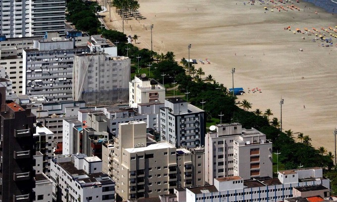 Gonzaga Apartment | Waterfront Getaway in Santos with Ocean Views and Breakfast