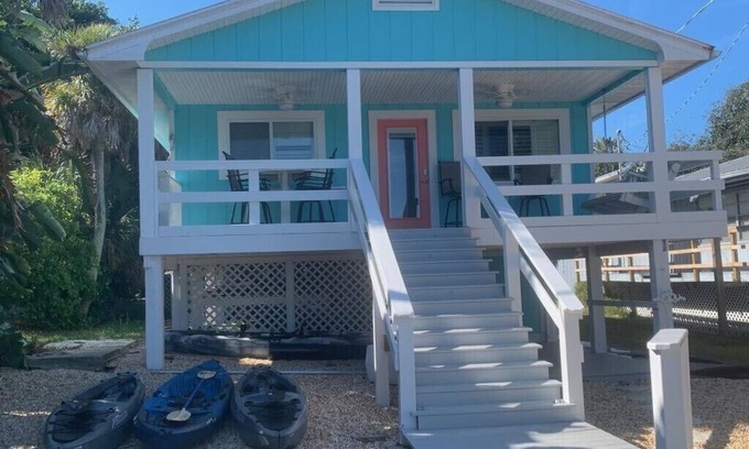Placida House | Seaside Island Retreat with Oceanfront Views & Kitchen