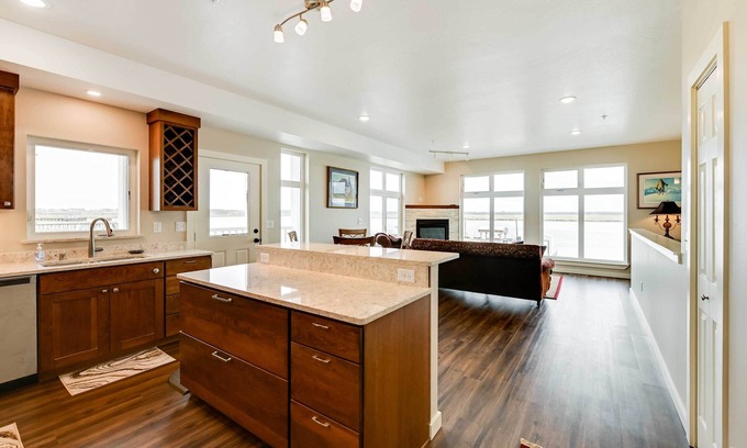 Kenai House | Oceanfront Kenai Townhome - Steps to the Beach!