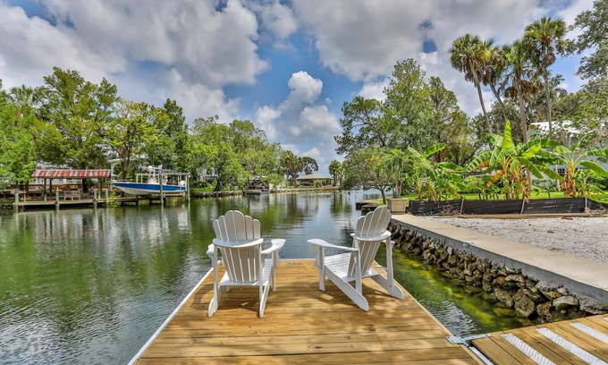 Crystal River House | Idyllic Waterfront Kings Bay: Kayaking & Ocean Views Await