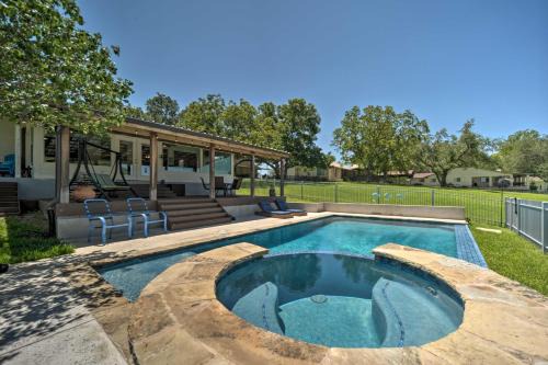 Kingsland House | Cozy Kingsland Home with Pool and River Access Awaits You