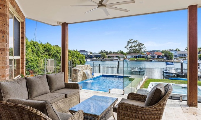 St Huberts Island House | Waterfront Luxury Pool-Spa-Jetty-Pool Table