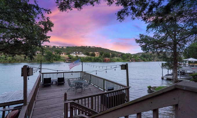 Apache Shores House | *Waterfront* Lake Austin Home ~Boat Slip~ Firepit