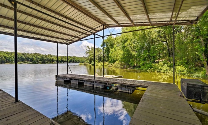 Cadiz House | Relaxing Waterfront Retreat on Lake Barkley with Deck