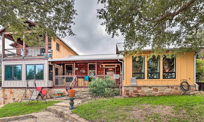 Burnet Cabin | Waterfront Lake Buchanan Cabin Retreat
