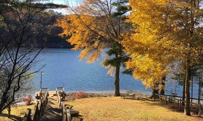 Glenville House | Charming Waterfront Log Cabin Near Cashiers, NC & Hiking