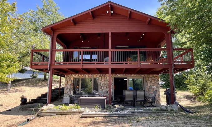 Mears Cottage | Idyllic Waterfront Lake House with Private Dock on Silver Lake