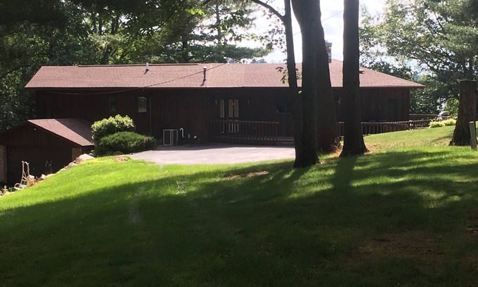 Tomahawk House | Scenic Lake House on Beautiful Lake Nokomis - 8.8/10 Rated