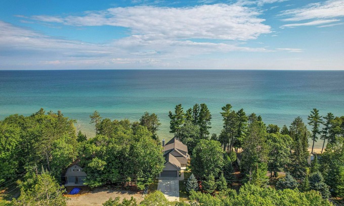 Rogers City Cottage | Idyllic Lake Huron Getaway with Private Beach Access