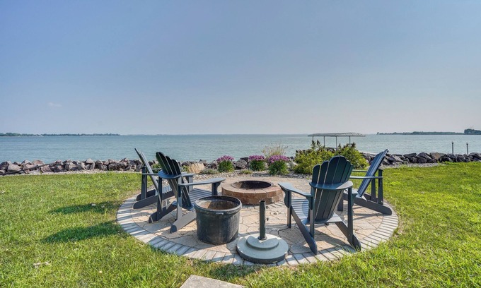 Hamlin County House | Scenic Lake Poinsett Retreat with Fire Pit & Ocean Views