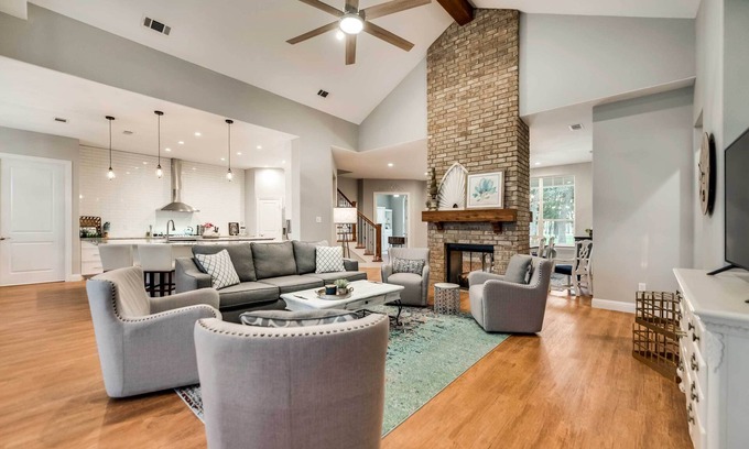 Quinlan Cottage | Scenic Waterfront Home at Lake Tawakoni with Fire Pit