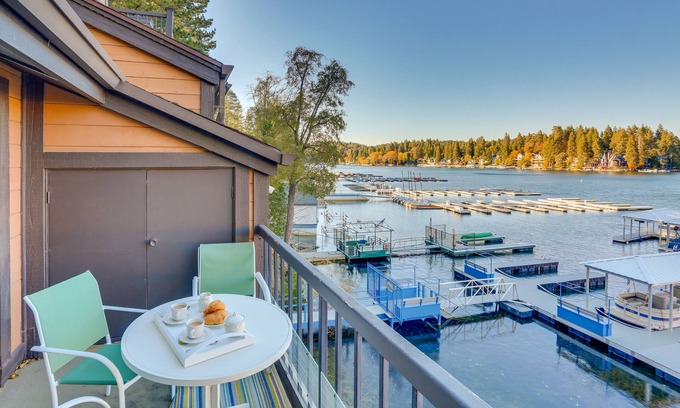 Lake Arrowhead House | Scenic Lake Arrowhead Townhome with Balconies & Spa