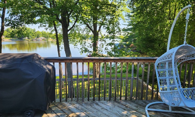 Lavigne Cottage | Waterfront Lakehouse!