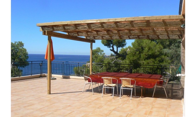 Ensues-la-Redonne Villa | Waterfront level 7 people, direct access to the sea in 1 min
